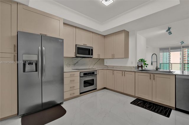 3340 NE 190th St 1108, Aventura, FL 33180