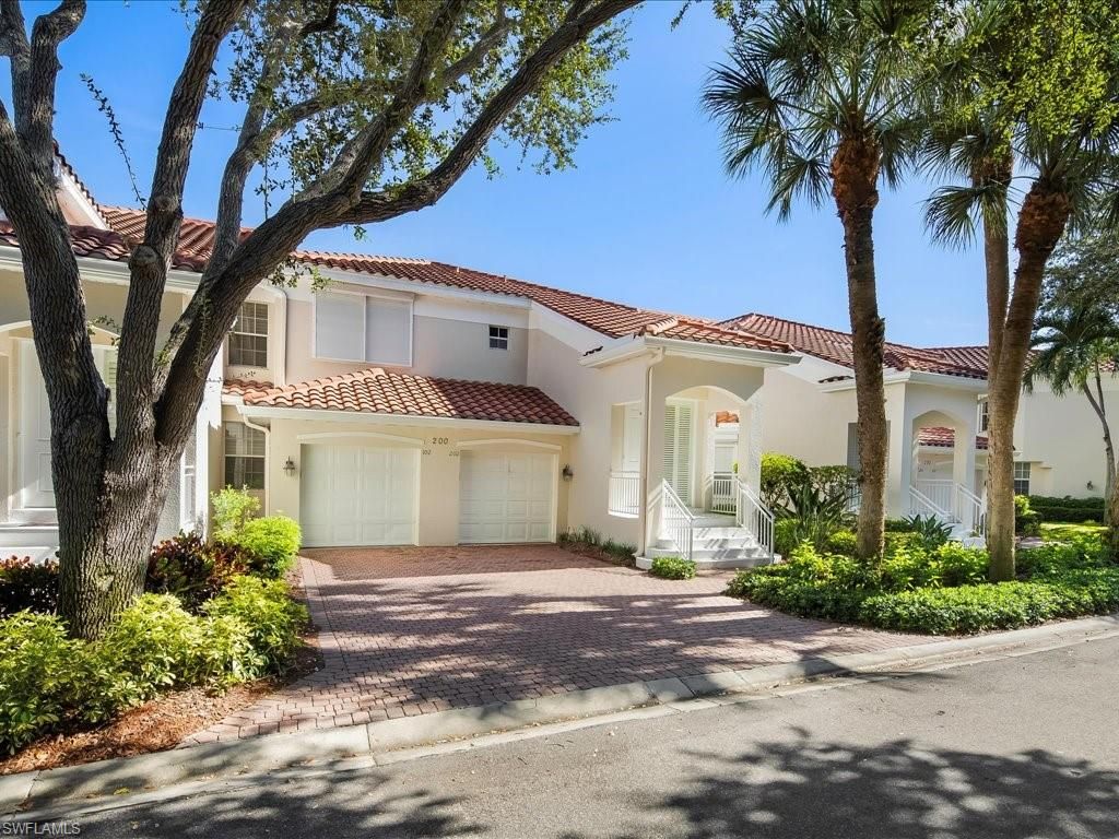 200 L AMBIANCE CIR # 102, Naples, FL 34108