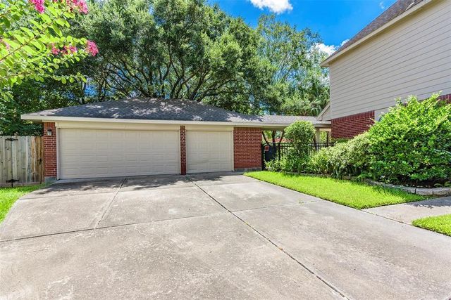 111 Oak Creek Lane, League City, TX 77573