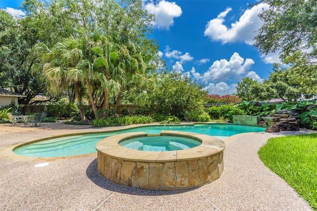 111 Oak Creek Lane, League City, TX 77573