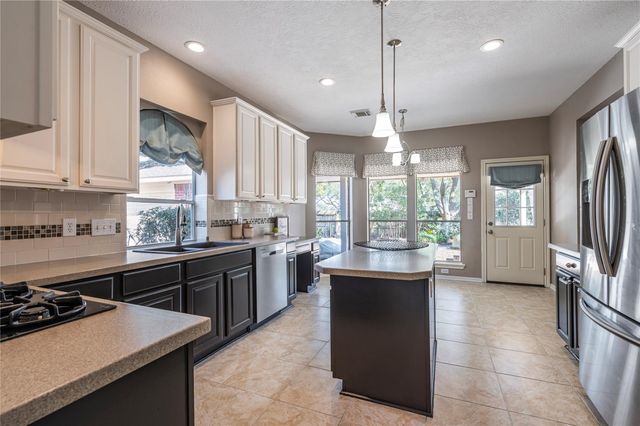 111 Oak Creek Lane, League City, TX 77573