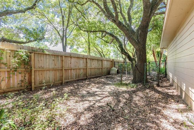 111 Oak Creek Lane, League City, TX 77573