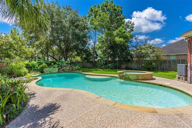 111 Oak Creek Lane, League City, TX 77573