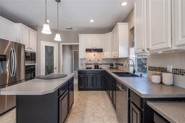 111 Oak Creek Lane, League City, TX 77573