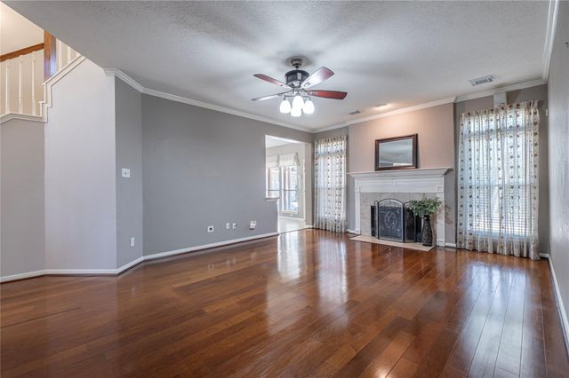 111 Oak Creek Lane, League City, TX 77573