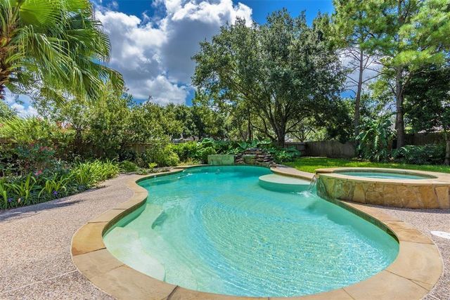 111 Oak Creek Lane, League City, TX 77573