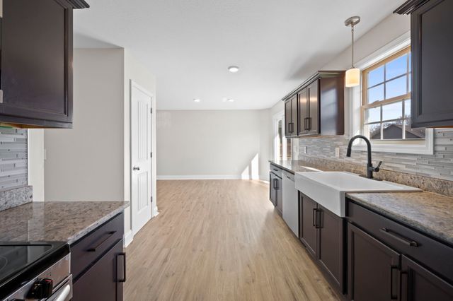 1385 Sussex Dr, Clarksville, TN 37042