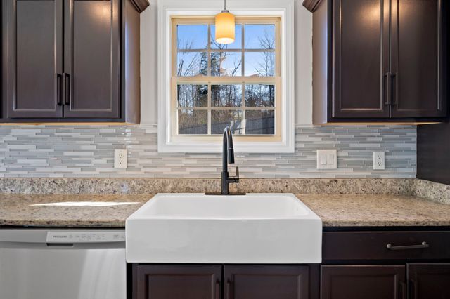 1385 Sussex Dr, Clarksville, TN 37042