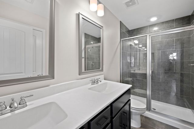 1385 Sussex Dr, Clarksville, TN 37042