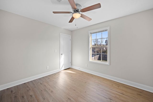 1385 Sussex Dr, Clarksville, TN 37042