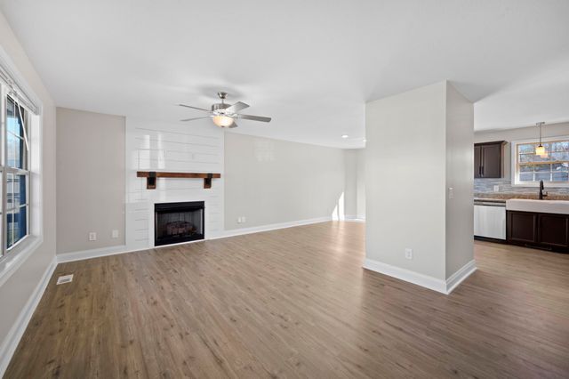 1385 Sussex Dr, Clarksville, TN 37042