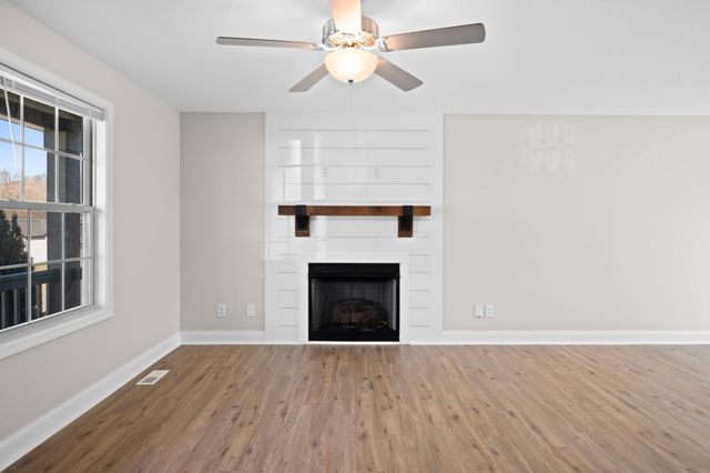 1385 Sussex Dr, Clarksville, TN 37042