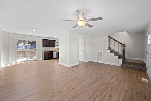 1385 Sussex Dr, Clarksville, TN 37042