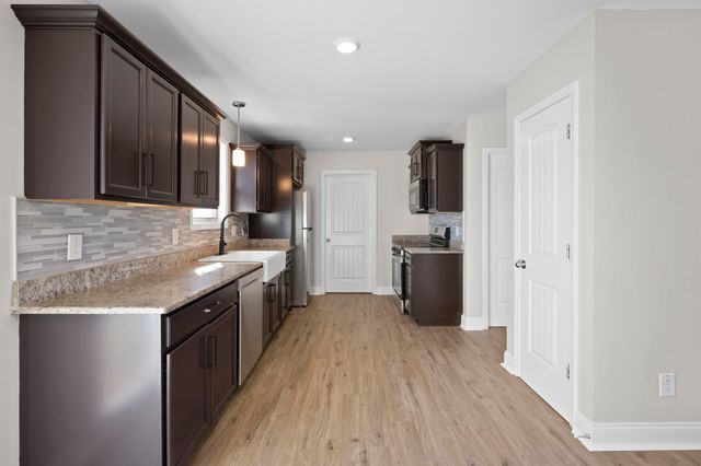 1385 Sussex Dr, Clarksville, TN 37042