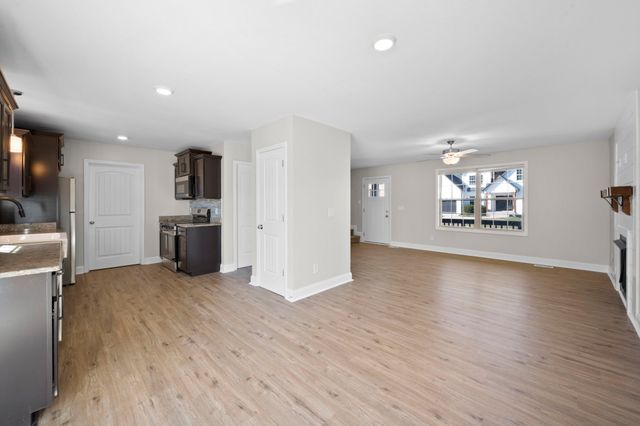 1385 Sussex Dr, Clarksville, TN 37042