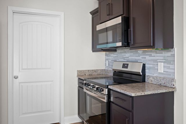 1385 Sussex Dr, Clarksville, TN 37042