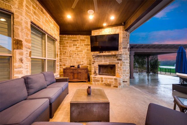 104 Brentwood Drive, Heath, TX 75032