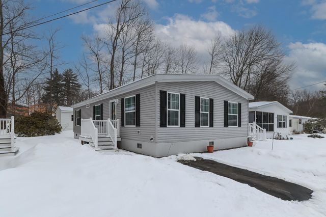 104 Robin Hood Drive, Exeter, NH 03833