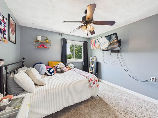 213 Westview Dr, South Point, OH 45680