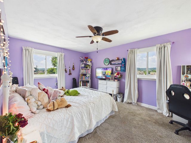 213 Westview Dr, South Point, OH 45680