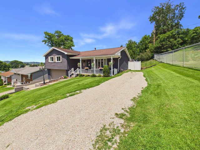 213 Westview Dr, South Point, OH 45680