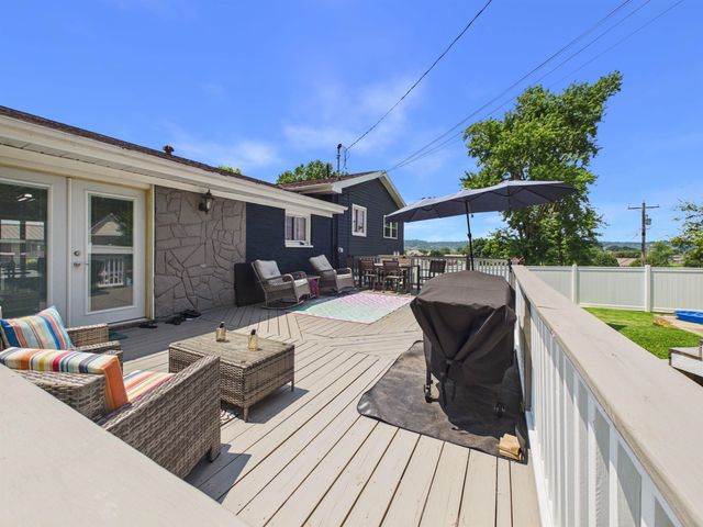 213 Westview Dr, South Point, OH 45680