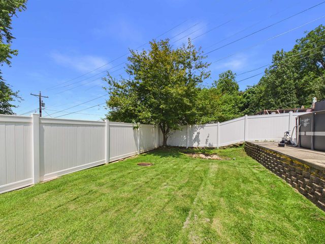 213 Westview Dr, South Point, OH 45680