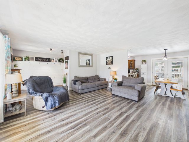213 Westview Dr, South Point, OH 45680