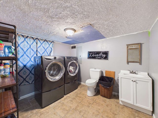 213 Westview Dr, South Point, OH 45680
