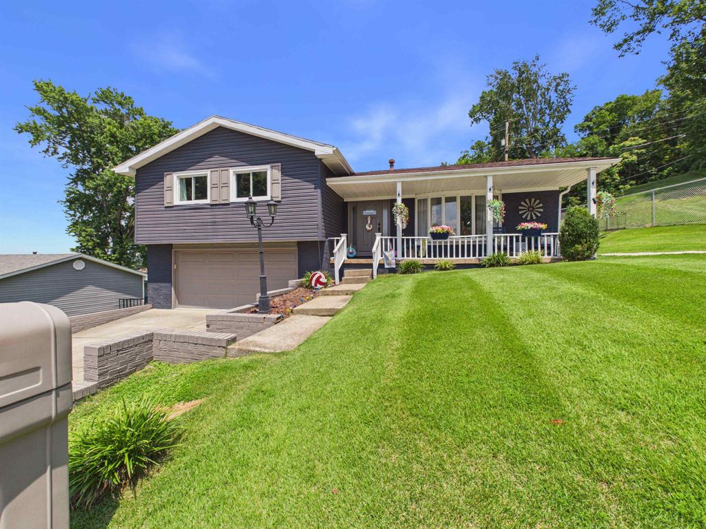 213 Westview Dr, South Point, OH 45680