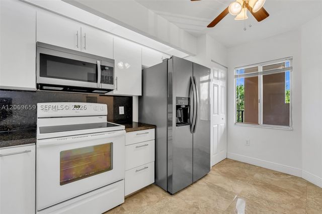 12651 SW 16th Ct 304B, Pembroke Pines, FL 33027