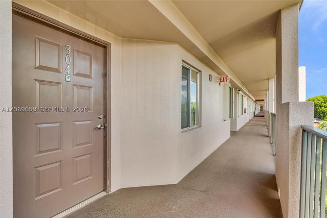 12651 SW 16th Ct 304B, Pembroke Pines, FL 33027