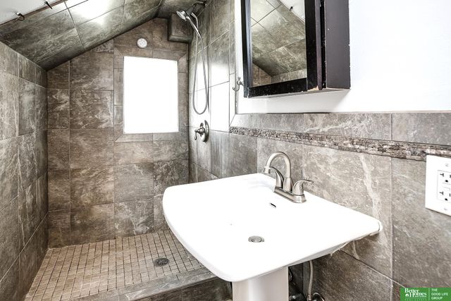 1112 S 60th Street, Omaha, NE 68106