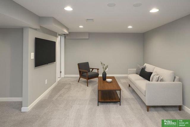 1112 S 60th Street, Omaha, NE 68106