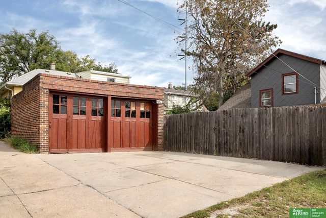 1112 S 60th Street, Omaha, NE 68106