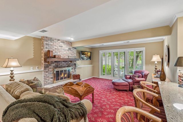 925 Brockton Lane N, Plymouth, MN 55447
