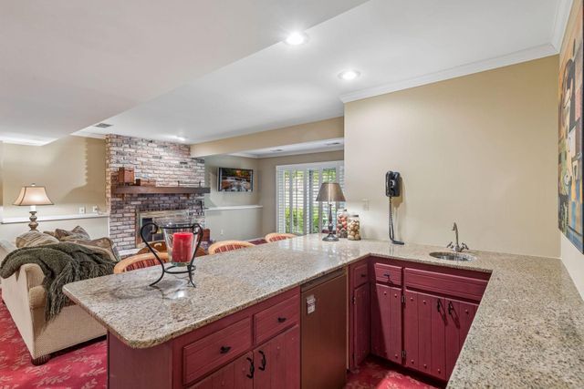 925 Brockton Lane N, Plymouth, MN 55447