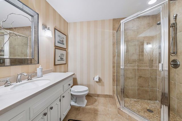 925 Brockton Lane N, Plymouth, MN 55447