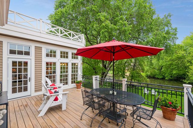 925 Brockton Lane N, Plymouth, MN 55447