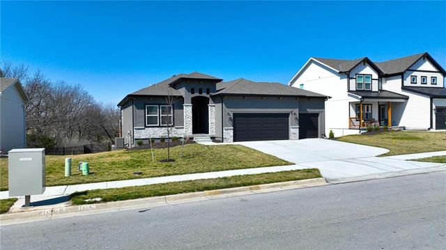 1024 Branchwood Lane, Raymore, MO 64083