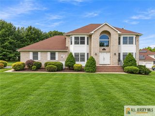 1 Launcelot Lane, Monroe, NJ 08831