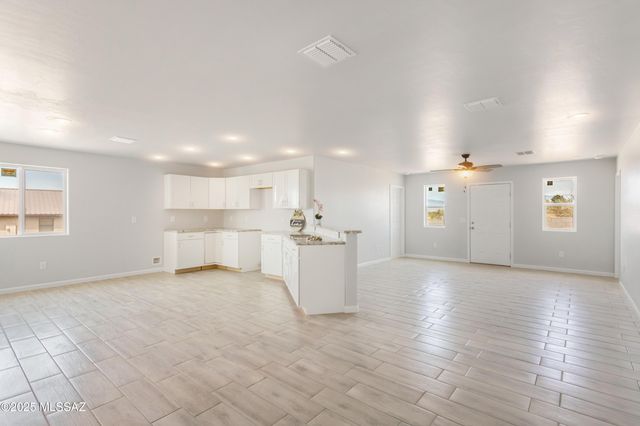 179 S Montgomery Avenue, Corona De Tucson, AZ 85641