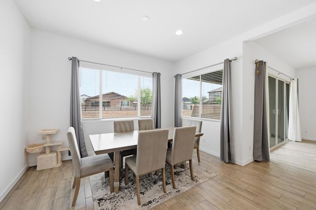 4323 N 92 Drive, Phoenix, AZ 85037