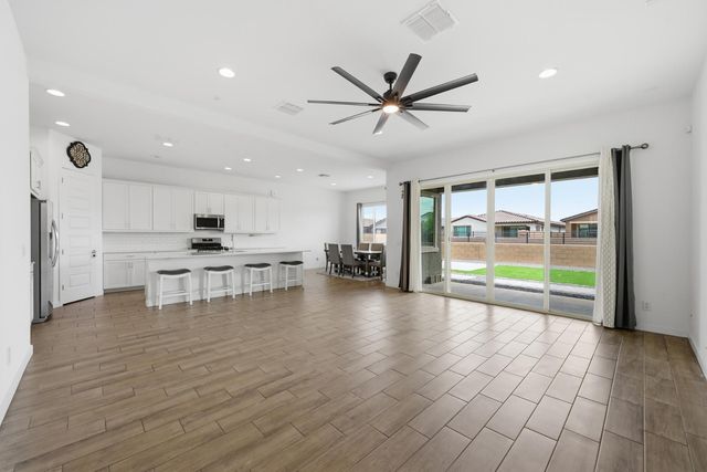 4323 N 92 Drive, Phoenix, AZ 85037