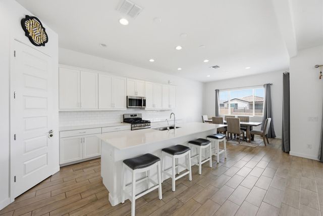 4323 N 92 Drive, Phoenix, AZ 85037