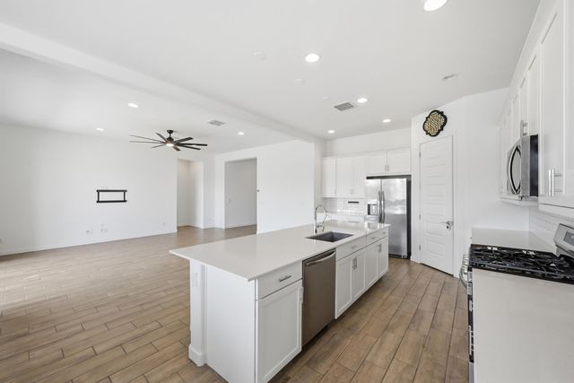 4323 N 92 Drive, Phoenix, AZ 85037