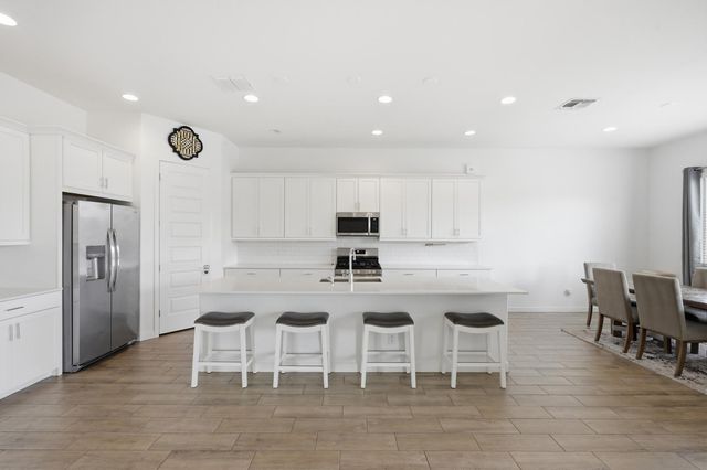 4323 N 92 Drive, Phoenix, AZ 85037