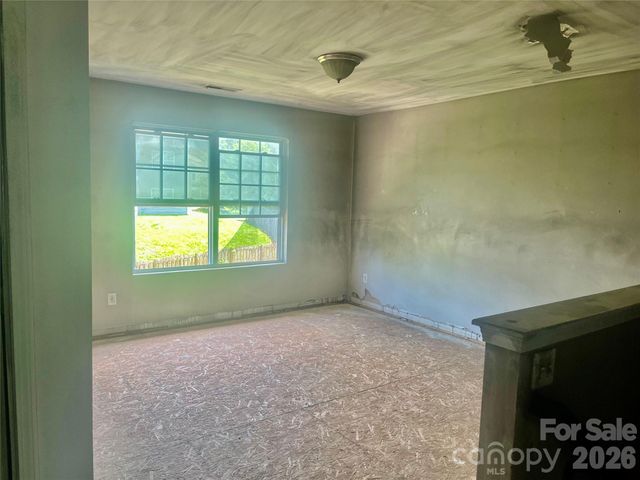 1821 Swan Drive, Charlotte, NC 28216