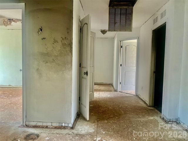1821 Swan Drive, Charlotte, NC 28216