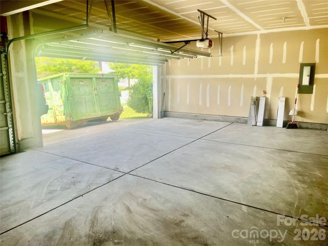 1821 Swan Drive, Charlotte, NC 28216